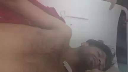 কালিয়াচক ১: মোজমপুর পীরপাড়া এলাকার  দুই দুষ্কৃতী দলের গন্ডগোলের মাঝে পড়ে গুলিবিদ্ধ হয় ১ টোটো চালক এ নিয়ে এলাকায় চানঞ্চল্য ছড়ালো