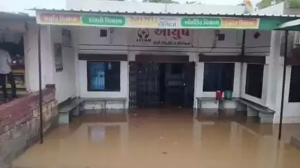 પાલીતાણા: સોનપરી ગામે હોસ્પિટલ સહિત દુકાનોમાં પાણી ભરાતા મોટું નુકસાન પહોંચ્યું #jansamasya