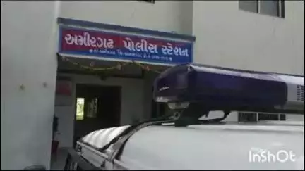 અમીરગઢ: અમીરગઢ પોલીસની સુંદર કામગીરી,ઘાટા ચેકપોસ્ટ પર બાઈક ઉપર ગુજરાતમાં લઈ જતા દારૂનો જથ્થો પકડ્યો.