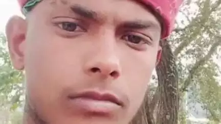 बांसगांव: गोला कौड़ीराम मार्ग पर चिलवा गेट के पास कार और बाइक में हुई टक्कर, बाइक सवार युवक की हुई मौत