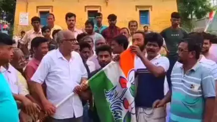 বড়ঞা: মোনাইকান্দ্রা গ্রামে কংগ্রেস ছেড়ে তৃণমূলে যোগদান, পদের জন্য তৃণমূলকেই যোগদান তৃণমূলে কটাক্ষ কংগ্রেসের