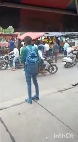 खतौली: मंसूरपुर क्षेत्र के बेगराजपुर मेडिकल कॉलेज के बाहर सुरक्षा कर्मियों ने फल विक्रेता के साथ की मारपीट, वीडियो हुआ वायरल