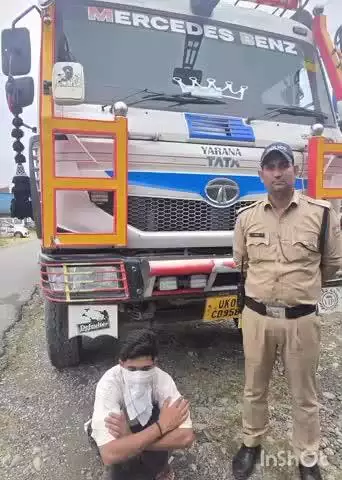 विकासनगर: सेलाकुई में स्कूटी सवार तीन युवकों की मौत के मामले में पुलिस ने दुर्घटना कारित करने वाले को लिया हिरासत में