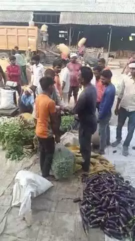 sahaswan ki Mandi Chauraha 
Delhi road badayun jila dorilal Chauraha kachra road sahaswan shahwajpur Katra mohalla Naya