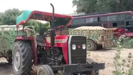 #थाना पादूकलांः- गश्त के दौरान पंचायत समिति रियांबडी के सामने से अवैध रूप से बजरी परिवहन करते हुए एक ट्रैक्टर मय ट्राॅली को डिटेन किया गया।