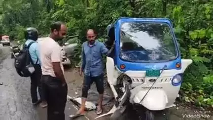 বিশালগড়: সিপাহী জলা নৌকাঘাট সংলগ্ন সড়কে মারুতি ও টমটম গাড়ির সংঘর্ষে আহত ২