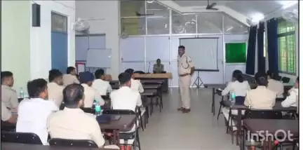 बेगूसराय: पुलिस लाइन में पुलिस पदाधिकारी का दो दिवसीय प्रशिक्षण कार्यक्रम, DIG ने दिए कई निर्देश