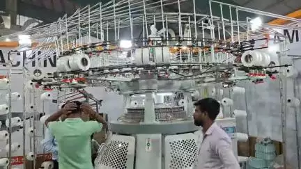 सूरत की बड़ी-बड़ी कपड़ा मशीन देखे की इन मशीनों से कैसे कपड़े बनते हैं