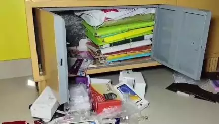 সোনারপুর: সোনারপুরে শিক্ষকের বাড়িতে তালা ভেঙে দুঃসাহসিক চুরি লক্ষাধিক টাকা ও ১৫ভরি সোনার গহনা, কাউকেই ধরতে পারেনি পুলিশ