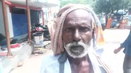 বহরমপুর: সাগরদীঘিতে ছেলের হাতে আক্রান্ত বাবা, চিকিৎসার জন্য আনা হয় বহরমপুরMMC হাসপাতালে
