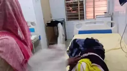 तालबेहट: भदौना गांव में जोरदार बारिश के बीच आकाशीय बिजली गिरने से एक महिला चपेट में आई, गंभीर रूप से झुलसी और अस्पताल लाया गया