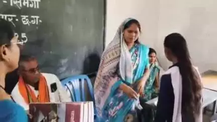 सिमगा: नवागांव में शाला प्रवेशोत्सव का आयोजन, सरपंच सहित अन्य लोग हुए उपस्थित