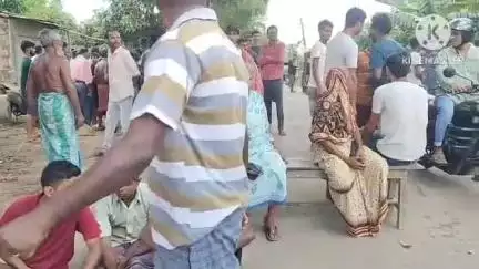 ধর্মনগর: কদমতলা থেকে ধর্মনগর যাওয়ার মূল সড়কের উপর পথ অবরোধ প্রত্যেকরায়  গ্রাম পঞ্চায়েত ইচাই জয়পুর এলাকার বাসিন্দাদের #jansamasya