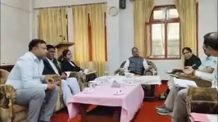 चम्पावत: न्यायालय परिसर सभागार में 22 जून को होने वाले बृहद स्वच्छता अभियान को लेकर आयोजित हुई बैठक