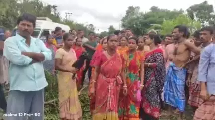 বিশালগড়: বিজেপি নেতার পোল্ট্রি ফার্মের বিরুদ্ধে সড়ক অবরোধ করলো বিশ্রামগঞ্জ বড়জলা এলাকায় জনগণ #jansamasya