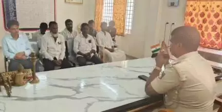 ರಾಯಚೂರು: ದೇವದುರ್ಗ : ಅಪರಾಧ ನಿಗ್ರಹಿಸಲು ಲಾಡ್ಕ್ ಮಾಲೀಕರ ಜೊತೆ ಖಾಕಿ ಸಭೆ