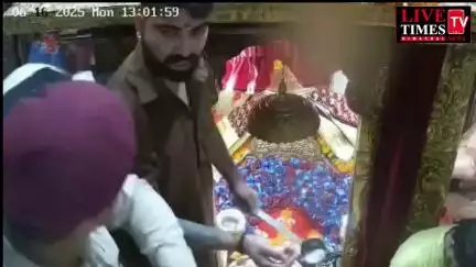 चिंतपूर्णी मंदिर के गर्भगृह में पुजारी और सुरक्षा कर्मी के बीच जमकर हाथापाई