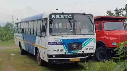 বলরামপুর: নামশোল গ্রামের অদূরে আমরুহাঁসা নদীর ব্রিজ এলাকায় অটোকে ধাক্কা যাত্রীবাহী বাসের জখম তিন