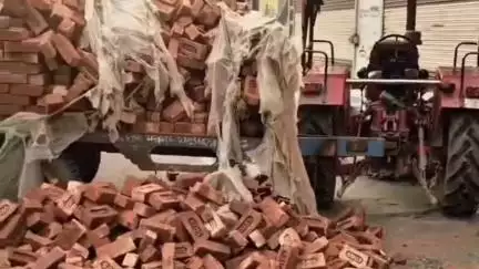 करनाल: आज सुबह 9 बजे करनाल में डंपर और ट्रैक्टर ट्राली की टक्कर में एक व्यक्ति की मौके पर ही मौत