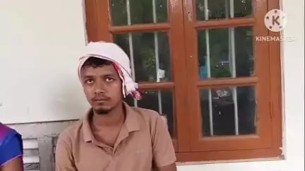 দেৰগাঁও: দেৰগাঁৱৰ চৰকাৰী চিকিৎসালয়ত আঘাটপ্ৰাপ্ত লোকক চিলোৱাৰ নামত  স্বাস্থ্য কৰ্মীয়ে ল'লে চাৰিশ টকা বুলি অভিযোগ ভুক্তভোগীৰ