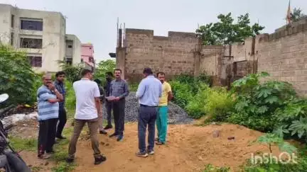 जगदलपुर: श्यामाप्रसाद मुखर्जी सहित अन्य वार्डों में भ्रमण कर महापौर और MIC सदस्यों ने सफाई एवं अन्य व्यवस्थाओं का लिया जायजा