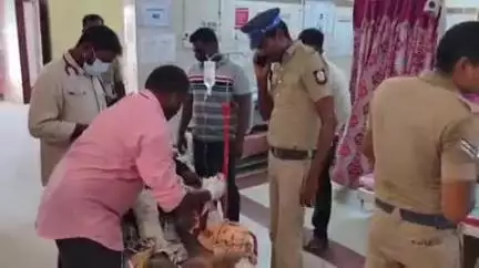 பண்ருட்டி: பண்ருட்டி பகுதியில் 80 வயது மூதாட்டியை கூட்டு பாலியல் பலாத்காரம் செய்யப்பட்ட சம்பவத்தில் ஒருவர் போலீசாரால் சுட்டு பிடிக்கப்பட்டார்