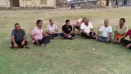 नोखा: नगर परिषद नोखा के बाजार समिति के खेल मैदान में विश्व योग दिवस को लेकर बैठक की गई
