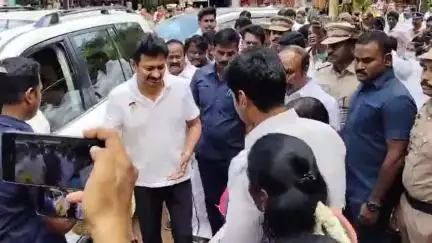 சிவகங்கை: அரசு அதிகாரிகளுடன் வளர்ச்சி திட்ட பணிகள் குறித்து ஆட்சியர் அலுவலகத்தில் ஆய்வு கூட்டம்