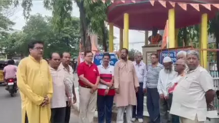 ଛତ୍ରପୁର: ବ୍ରହ୍ମପୁର ଗିରିରୋଡ ସ୍ଥିତ ଗୋପବନ୍ଧୁ ଦାସଙ୍କ ପ୍ରତିମୂର୍ତ୍ତିରେ ପୂଜ୍ୟ ପୂଜା ସମିତି ପକ୍ଷରୁ ଗୋପବନ୍ଧୁ ଦାସଙ୍କ ୯୭ତମ ତିରୋଧାନ ଦିବସ ପାଳନ