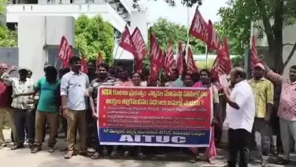 పర్మినెంట్ అయినా చేయండి -ప్రభుత్వ సంక్షేమ పథకాలు అయినా అమలు చేయండి
