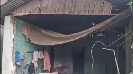 মৰঙী: পাতকটীয়া ২নং কৈৱৰ্তগাঁৱত বন্যহস্তীয়ে ভাঙি লণ্ড-ভণ্ড কৰিলে এটা পৰিয়ালৰ বাসগৃহ,প্ৰাণৰক্ষা পৰিয়ালটোৰ মুৰব্বীৰ