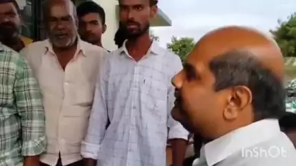 ಬೀದರ್: ಕಮಠಾಣಾ ರೈತ ಸಂಪರ್ಕ ಕೇಂದ್ರಕ್ಕೆ ಮಾಜಿ ಸಚಿವ ಖಾಸೆಂಪುರ್ ಭೇಟಿ, ಅಗತ್ಯ ಬೀಜ ನೀಡಲು ಸಲಹೆ