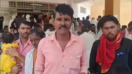 सागर नगर: किसान ने पटवारी पर लगाया दबंग के नाम ज़मीन करने का आरोप, जनसुनवाई में की शिकायत