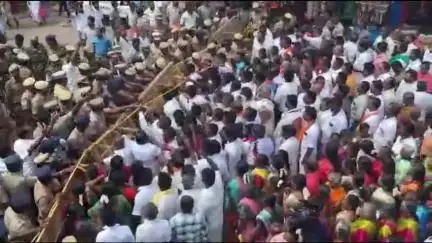 இராமேஸ்வரம்: மேற்கு வாசலில் உச்சகட்ட பரபரப்பு- ஆலய நுழைவு போராட்டம் 200க்கும் மேற்பட்டோர் கைது