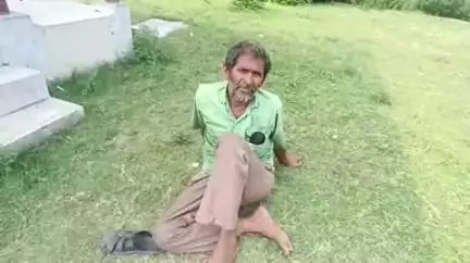 बदायूं: मालवीय आवास गृह पर भूख हड़ताल पर बैठे बुजुर्ग की 5वें दिन हालत बिगड़ी, कोई अधिकारी नहीं पहुंचा