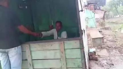 सुठालिया: सुठालिया के परलापुरा बंदा नाले के रास्ते पर गुमटियों में खुलेआम बिक रही अवैध शराब, वीडियो आया सामने