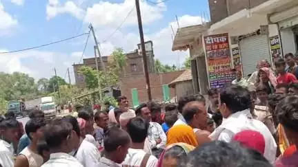 sarangpur paschimi vikrampur 10 number ward pani ke Shankar se road jaam 103 public Mukesh Kumar