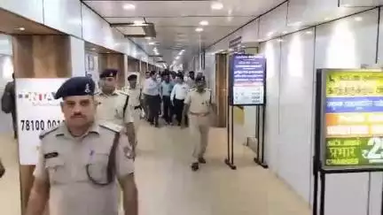 ஈரோடு: ரயில் நிலையத்தில் நடைபெற்று வரும் பணிகள் குறித்து தென்னக ரயில்வே பொது மேலாளர் நேரில் ஆய்வு