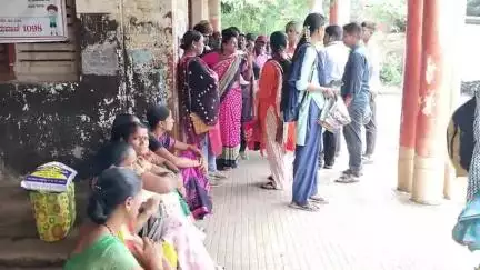 ದಾಂಡೇಲಿ: ಬಸ್ ಪಾಸಿಗಾಗಿ ಬಸ್‌ ನಿಲ್ದಾಣದಲ್ಲಿ ನಾಲ್ಕೈದು ದಿನಗಳಿಂದ ಒದ್ದಾಟ, ಆಕ್ರೋಶ ವ್ಯಕ್ತಪಡಿಸಿದ ವಿದ್ಯಾರ್ಥಿಗಳು ಹಾಗೂ ಪಾಲಕರು #localissue