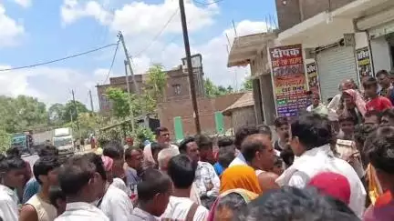 Vikrampur 10 number ward me
nal jal se paresan NH103 rod jam