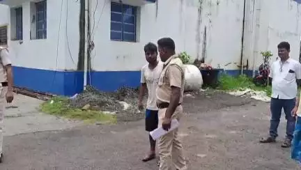 ভগবানগোলা ১: গহমার জমিতে দেহ! বড়বাড়িয়া খুন কাণ্ডে ধৃত জাহাঙ্গীর, ৭ দিনের হেফাজতে পুলিশ