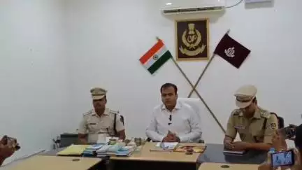 ବୌଦ୍ଧ ସଦର: ଏସ.ପି.ଙ୍କ କାର୍ଯ୍ୟାଳୟରେ ଋଣ ନାମରେ ଠକେଇ ମାମଲାରେ କନେଷ୍ଟବଳ ଗିରଫ ଘଟଣାର ସୂଚନା ଦେଲେ ଏସପି