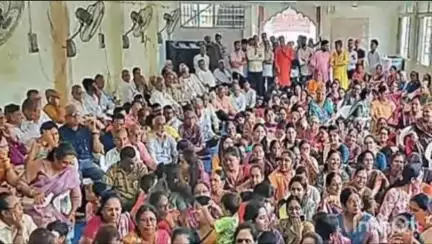 ઇડર: ઇડર તાલુકામાં ચિત્રોડામાં હિંગળાજ માતાજી પાટોત્સવ નિમિત્તે વાજતેગાજતે શોભાયાત્રા યોજાઇ