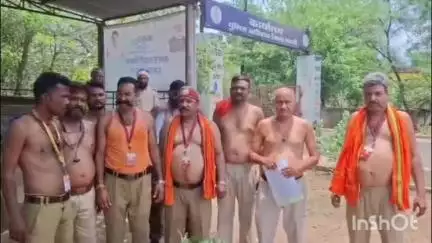 कटनी नगर: म.प्र. ड्राइवर महासंघ के लोगों ने अर्धनग्न होकर विश्राम बाबा इलाके में एसपी व कलेक्टर कार्यालय में दिया ज्ञापन