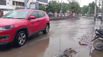 सोनीपत: सोनीपत के विवेकानन्द चौक पर जलभराव बना लोगों के लिए मुसीबत,दस 10 वर्षों से समाधान की राह देख रहे हैं दुकानदार#jansmasya