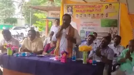 విద్యార్థులకు అండగా కూటమి ప్రభుత్వం: లూటుకుర్రులో ఎమ్మెల్యే గిడ్డి సత్యనారాయణ