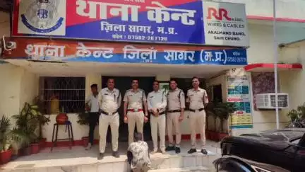 सागर: कैंट पुलिस ने रेलवे ओवरब्रिज के समीप से एक युवक को 1 किलो 700 ग्राम अवैध गांजे के साथ किया गिरफ्तार