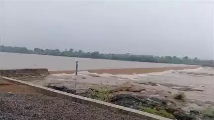 વાંકાનેર: વાંકાનેર પંથકમાં છેલ્લી 24 કલાકમાં બે ઇંચથી વધારે વરસાદ, મચ્છુ નદીમાં ઘોડાપૂર સાથે લુણસરીયા અને રાણેકપર ચેકડેમ ઓવરફ્લો