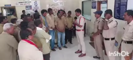 ట్రాఫిక్ అంతరాయం కలిగించవద్దని  చేపట్టిన హనుమకొండ సిఐ మచ్చ శివకుమార్ ఆటో డ్రైవర్లకు కౌన్సిలింగ్ ఇచ్చారు