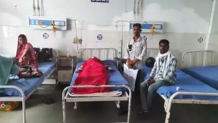 अकलेरा: सीमावर्ती कोड़कया धतुरिया के बीच बेकाबू मिनी बस पलटी, एक घायल महिला को झालावाड़ अस्पताल में भर्ती कराया गया